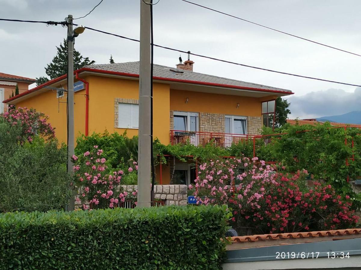 Apartments Maricic 200 Meters From The Beach Novi Vinodolski Exteriör bild