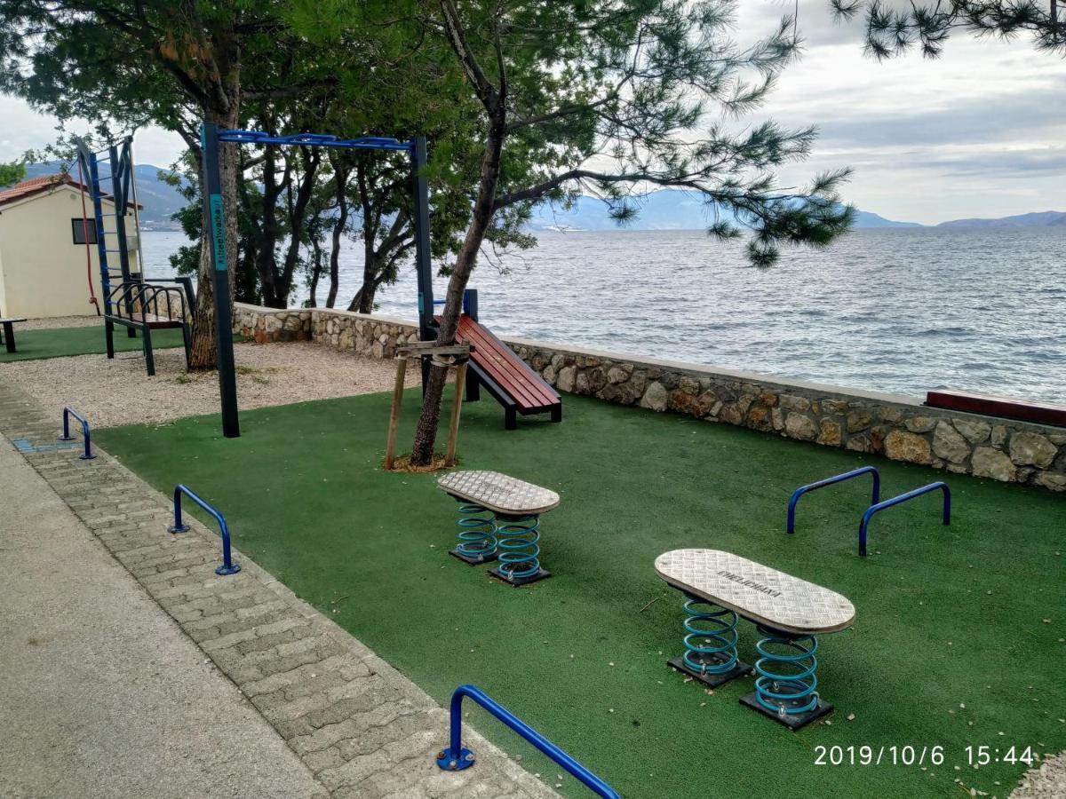 Apartments Maricic 200 Meters From The Beach Novi Vinodolski Exteriör bild